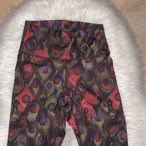 Fabletics Peacock Feather Print Legginsg - Picture 3 of 7